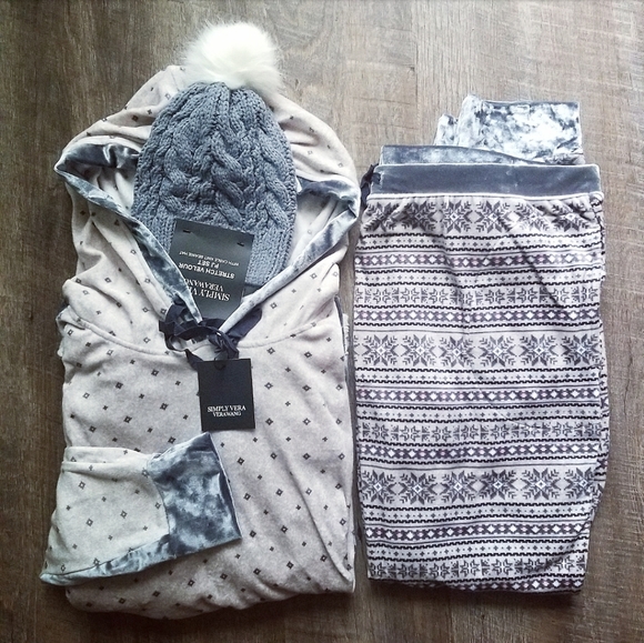 Simply Vera Vera Wang Other - 🍒NWT🍒 SIMPLY VERA WANG COZY 3 PC SLEEP GIFT SET